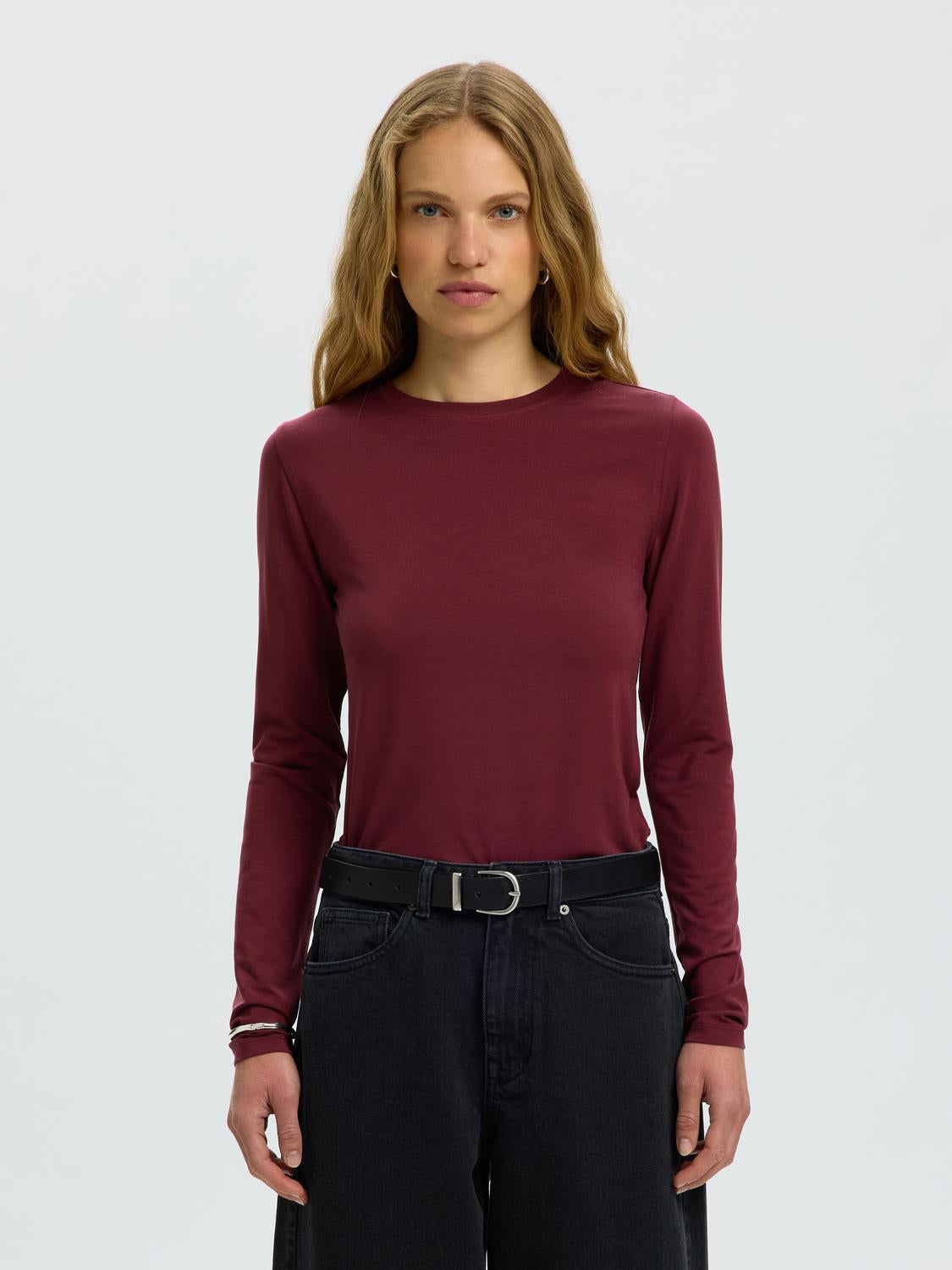model_shot-front